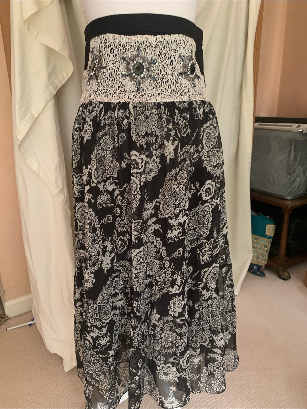 Fully lined chiffon midi skirt with details